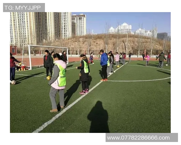 足球明星背后的家庭故事与成长环境探秘 足球明星背后的家庭故事与成长环境探秘